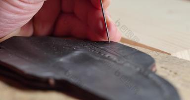 皮革工匠冲洞手工制作的工作皮件手工制作的handstitched配件leatherwallet鞋子受欢迎的leatherworks男人。手工制作的皮革手工技巧时尚